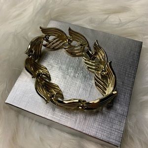 Vintage Gold Tone Clasp Bracelet